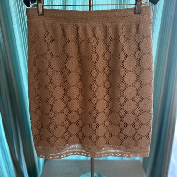 Super Cute Cato Taupe Lace Overlay Pencil Skirt - Size Medium - Picture 1 of 5